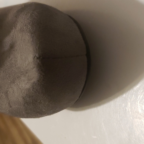 LADIES G BY GUESS GRAY TARRAH BOOTIES SZ 7 - Picture 9 of 11